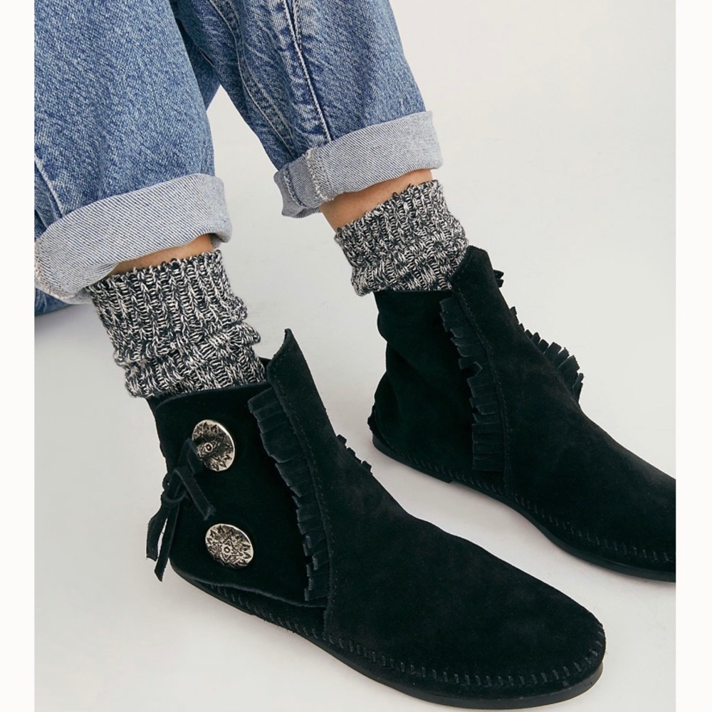 FREE PEOPLE x Minnetonka 2 Button Concho Moccasins